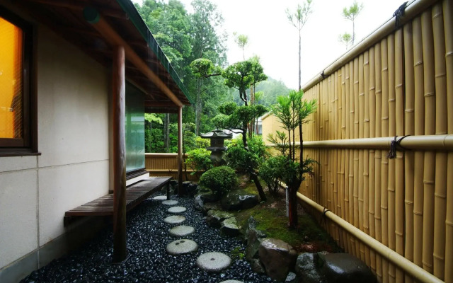 Shoenso Hozugawatei