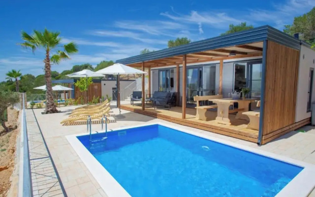 Spacious Apartment in Novalja near Sea