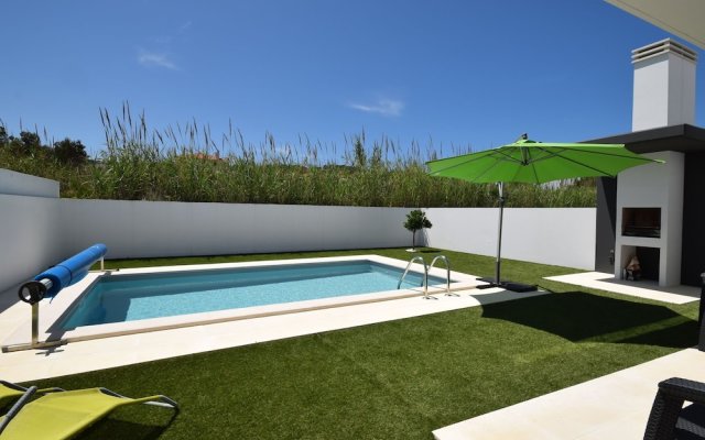 Gorgeous Villa in Salir do Porto With Private Swimming Pool