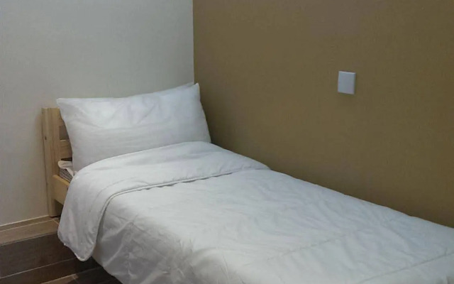 Nuts Hotel
