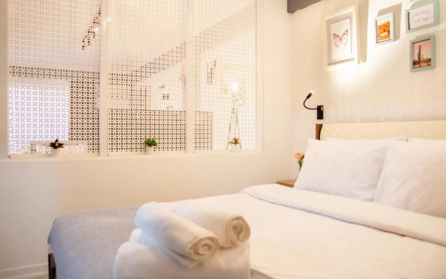 Flat Near Coast With Shared Terrace in Karsiyaka