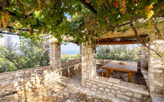Stone Farmhouse in Groves - Sea Mountain Views