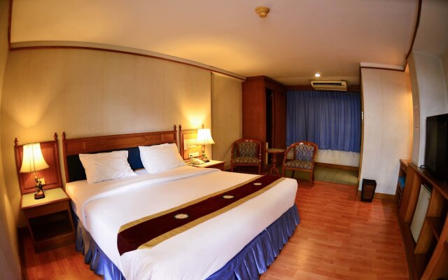Silom Village Inn
