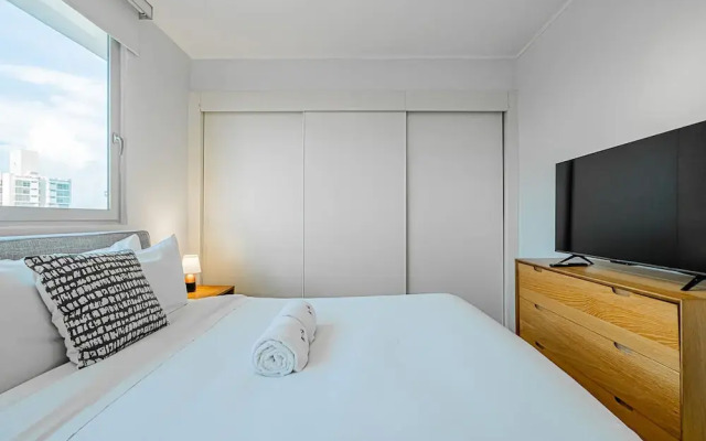 w Prestigious 2BR w Perfect Balcony View