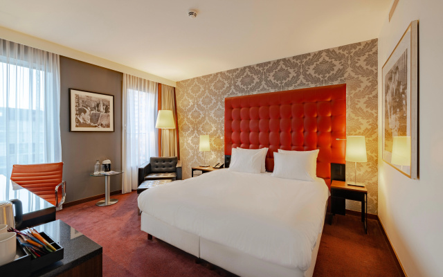 Crowne Plaza Amsterdam South by IHG - Image 4