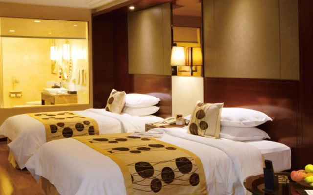 Golden Eagle Summit Hotel