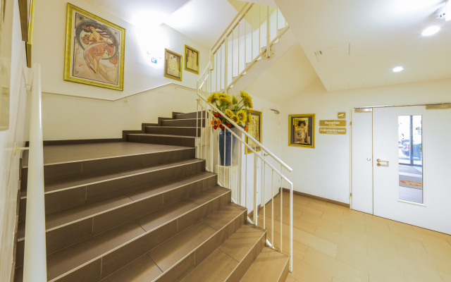 A&T Hotel & Hostel