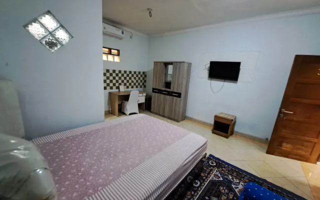 OYO 94417 Putridapisa Guest House