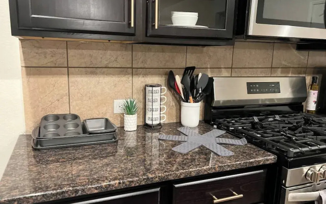 Balmoral Lakeside 5br 4ba House