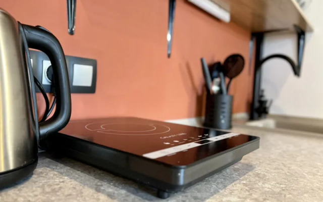 Диван и Чемодан на ул. Вокзальная магистраль, 2