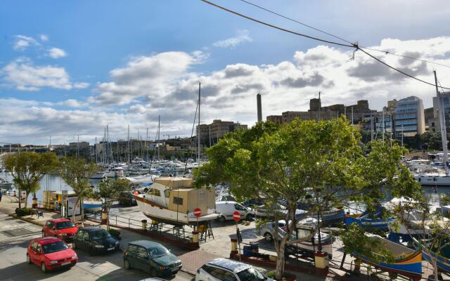 Sea View Spacious 2 Bedroom Central Apartment