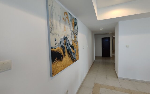 Lux BnB Princess Tower I  Palm & Ocean Views