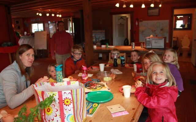 North Yellowstone Lodge and Hostel