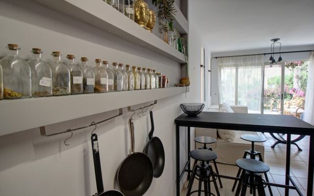 1 Bedroom Apartment on Beach Elias Upper