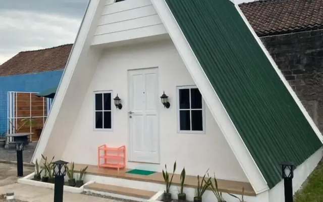 Tropical House and Mini Golf Yogyakarta