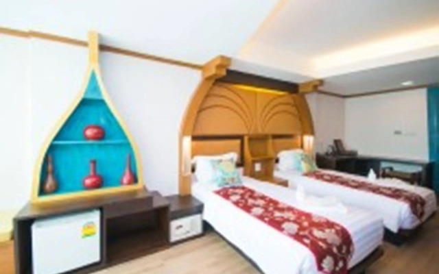 Phi Phi Nice Beach Hotel Hip