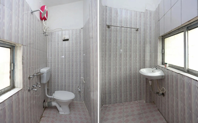 OYO 9009 near Railway Station