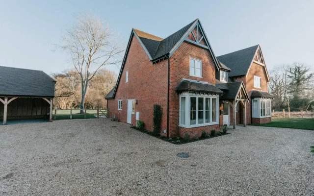 The Dragonfly - Central 2 Bedroom House