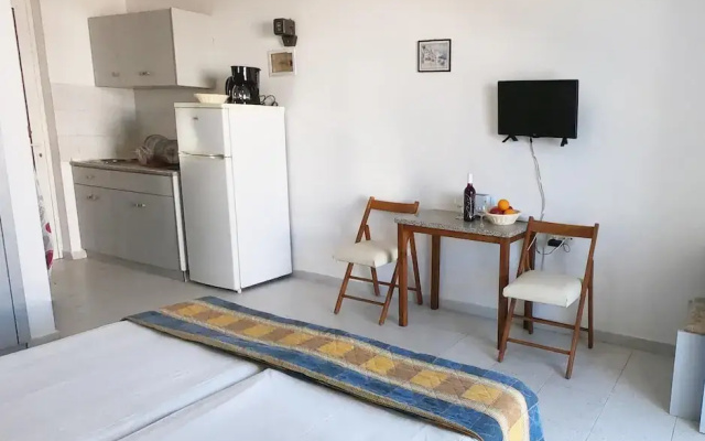 Lefteris Insta-worthy Studio With Balcony