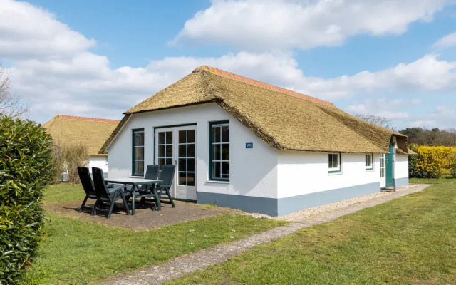 Nice bungalow with a dishwasher, 3 km van Putten