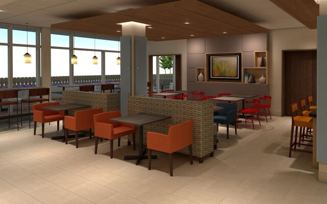 Holiday Inn Express & Suites Kingdom City by IHG