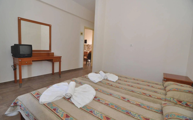 HOLLYWOOD Suites