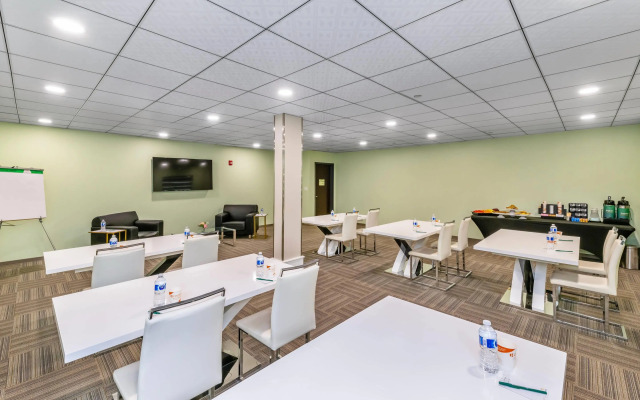 Quality Inn Sunshine Suites