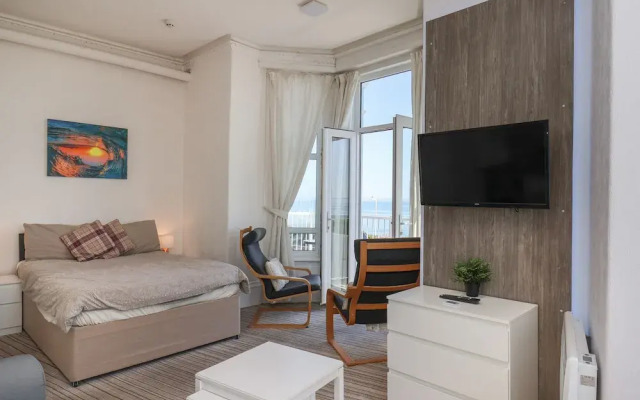 2 Beach View @ Beaconsfield House