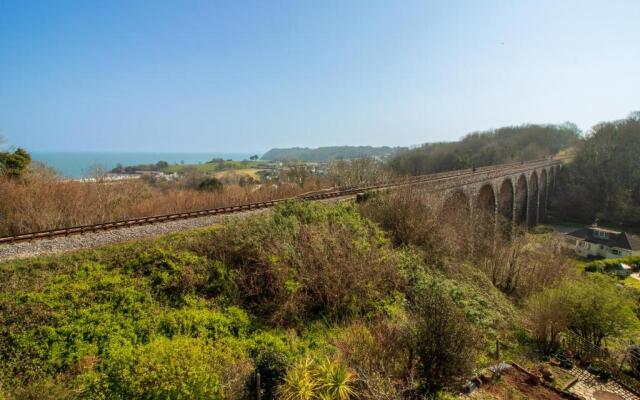 Spacious Home - Sea & Steam Train Views + Garden