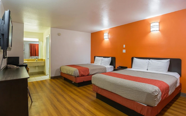 Motel 6 Brinkley