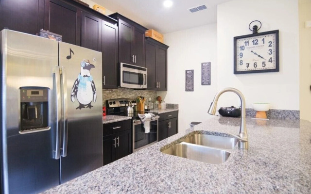 Luxury Townhome w/ Pool Sl4814