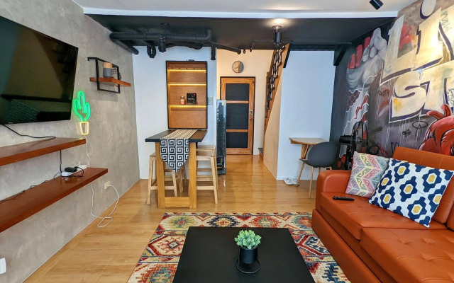 1BR Artist Loft Cambridge Cainta Pasig Fast Wifi