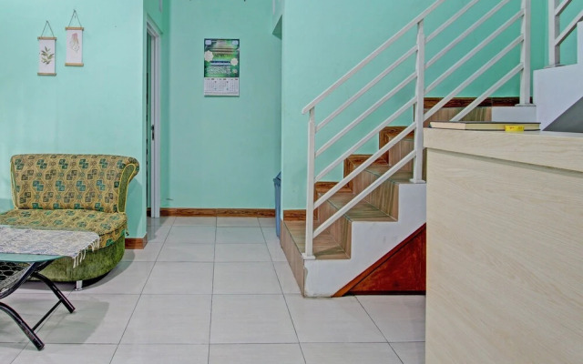 OYO 92521 Guest House Inayah Syariah