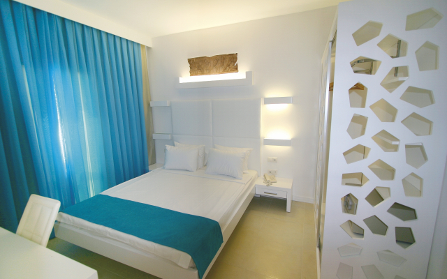 Costa Luvi Hotel