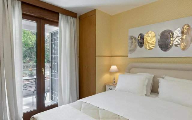 Vouliagmeni's Elegance by Acropolis Suites