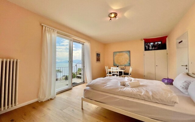 Peace Over the Lake Room 1