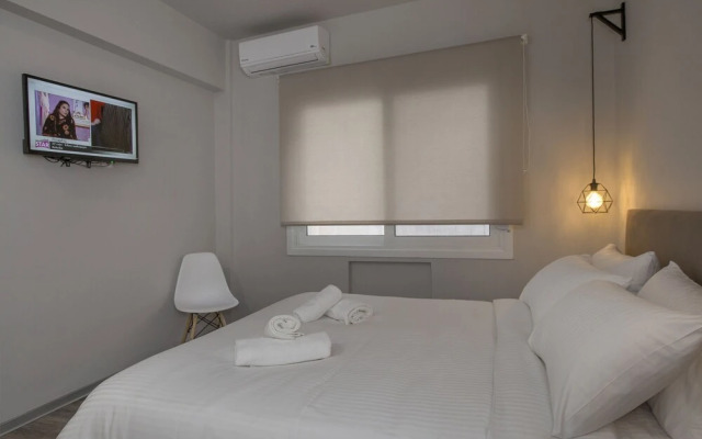 Homelike Studios in the Heart of the City by GHH