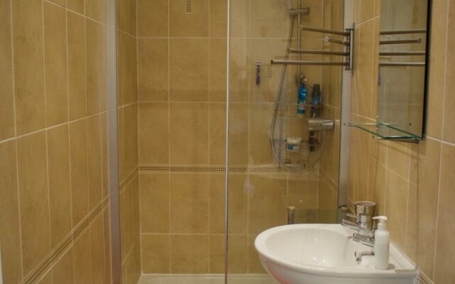 Bright and Central 3 Bedroom Apartment