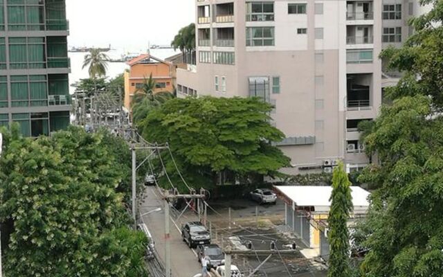 Soi 5 Apartment