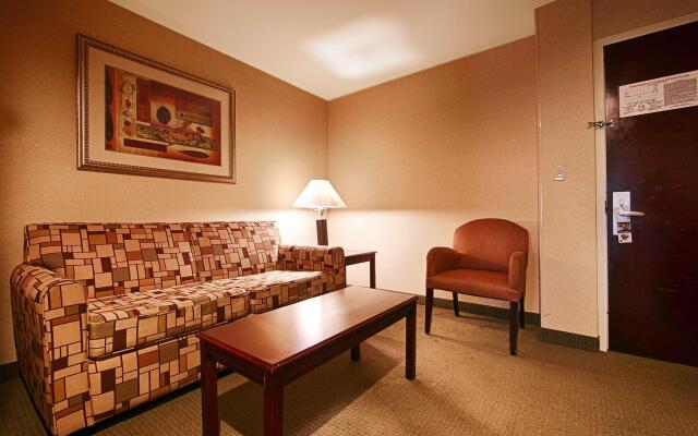 Riverview Inn and Suites