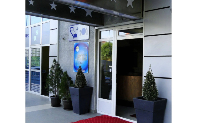 Happy Star Club