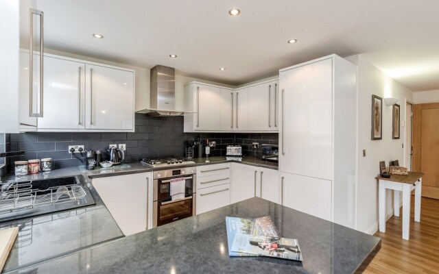 Large Apartment near Windsor Castle