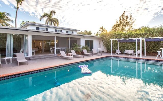 Chateau Hollywood Luxury Home & Pool near Hollywood Broadwalk