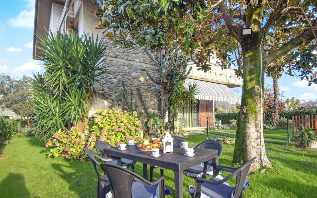 Nice Apartment in Capezzano Pianore With 3 Bedrooms and Wifi
