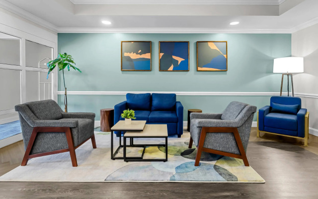 Mainstay Suites Airport
