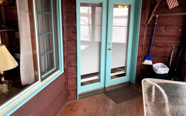 Grand Pines Cabin Number 2