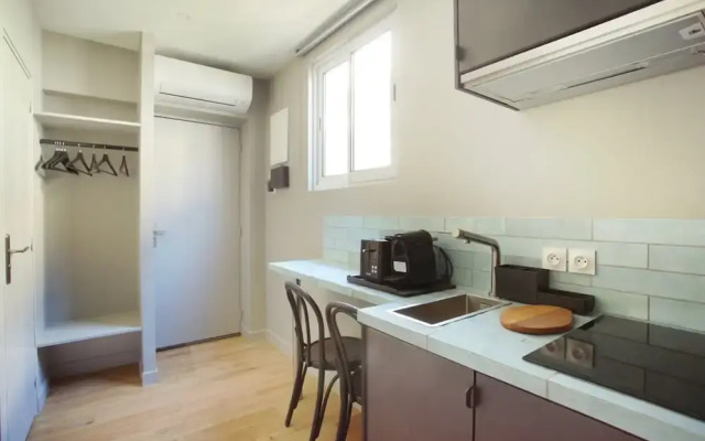 Studio With AC Center of Paris