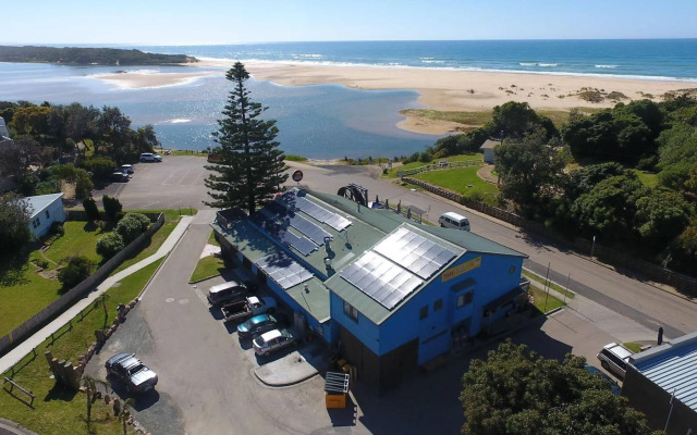 The Waterwheel Beach Cabins - Caravan Park