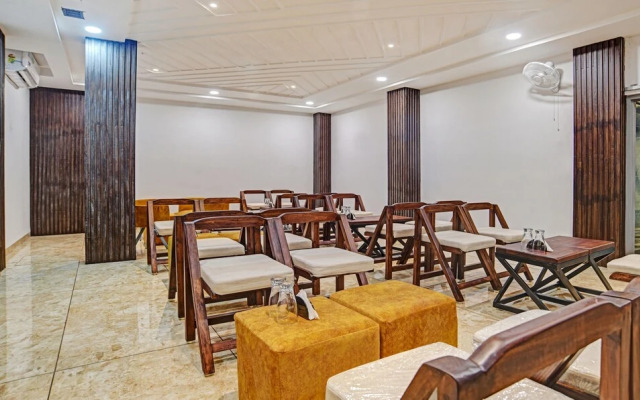 Oyo 9719 Hotel Relax Inn