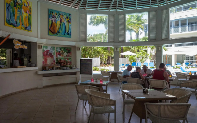 Savannah Beach Club Hotel
